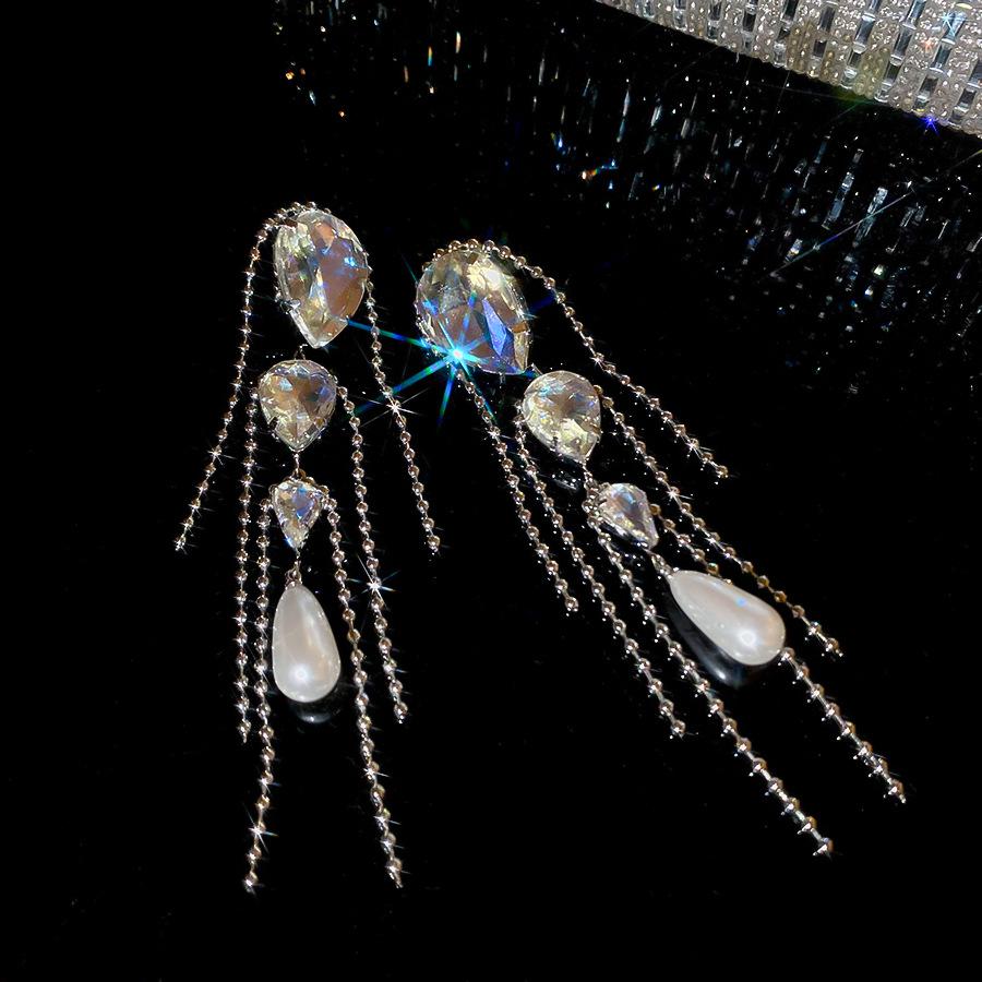 Silbernadel Luxuriöse Diamantbesetzte Imitationsperlen Tropfen Quaste Ohrringe - Elegantes Europäisches & Amerikanisches Hängeaccessoire.