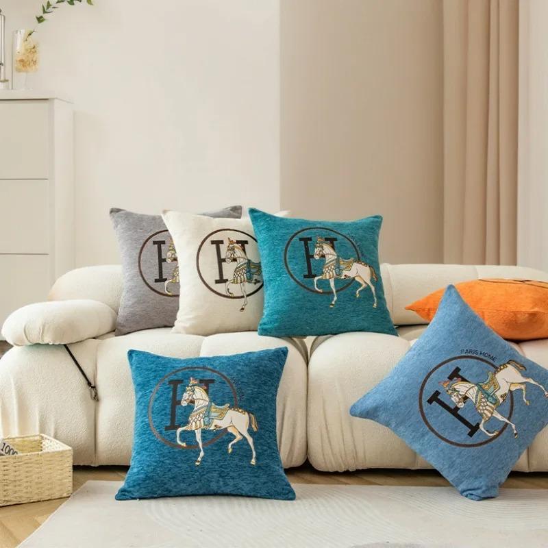 Husa perna decorativa din poliester 45x45cm Broderie cal luxoasă Stil modern Husa perna canapea Set perne decorative canapea 1 bucată