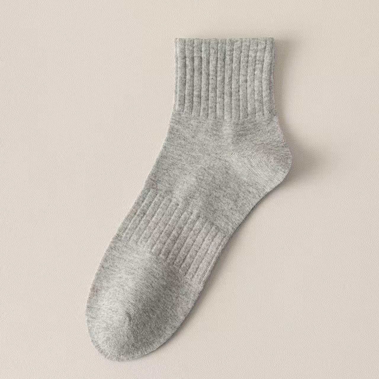 

Men s Pure Cotton Mid-Calf Socks – Sweat-Absorbent, Odor-Resistant, Antibacterial, and Breathable for Autumn and Winter Sports. светло-серый