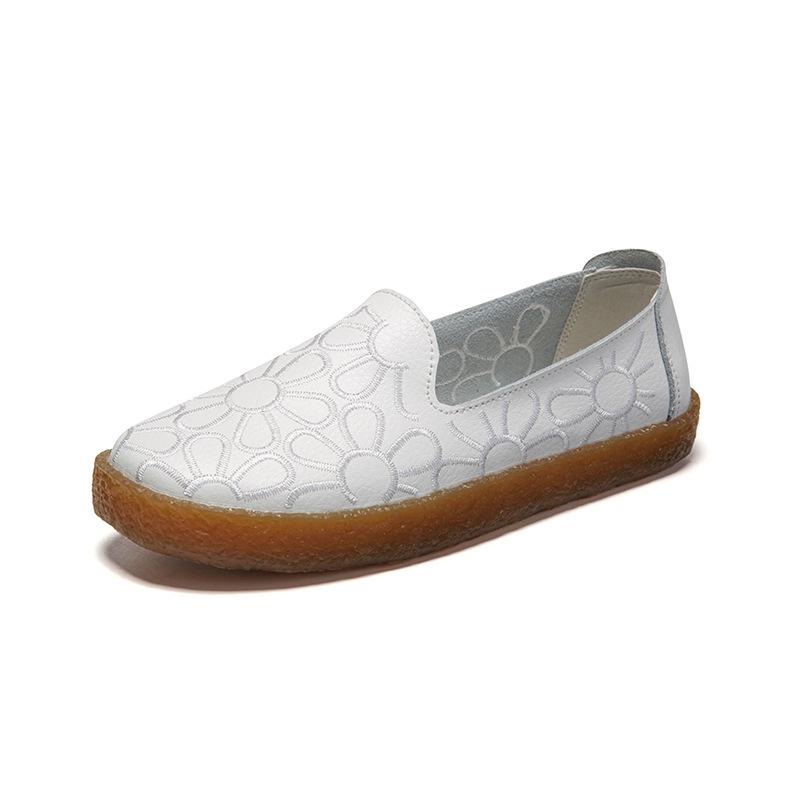 

Fashion casual summer leather women flat light summer breathable sandals spring plus size women s leather shoes2026 35