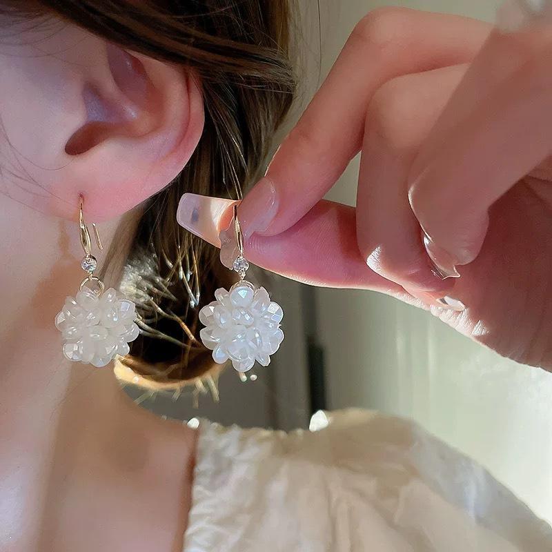 White Petal Flower Drop Earrings for Women Elegant Temperament Simulated Pearl Tassel Earrings Wedding Romantic Jewelry Gifts