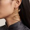 Europäische und amerikanische übertriebene LIEBESbrief große Ohrringe hohle geometrische Steckerohrringe personalisierte Mode Laufsteg-Stil Ohrringe Damen