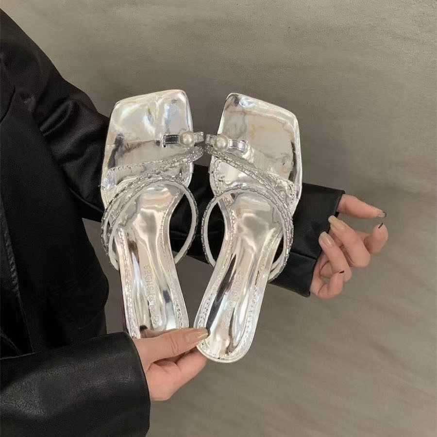 Thin strap outer wear women's cool slippers 2025 summer new simple design versatile cover toe sandals women's