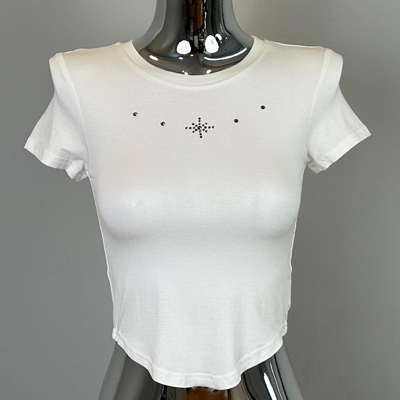 Женская укороченная футболка со стразами: Летняя универсальная, изогнутый подол, подчеркивает фигуру и стиль L белый