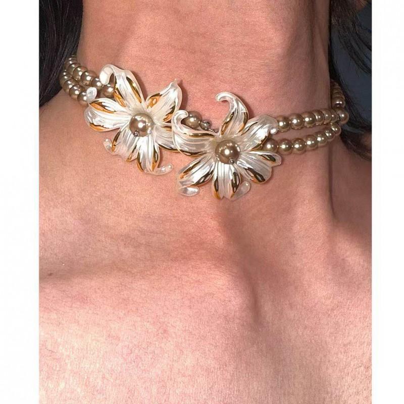 Vintage Double-Layer Gold Iris Flower Pearl Choker Necklace Women Boho Chic Statement Collar Chain Gold Iris Flower Necklace with Pearl Accents