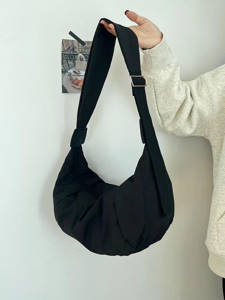 

Crossbody Bag Women s 2026 Autumn and Winter New Large Capacity Dumpling Bag Feather Casual Simple and Versatile Shoulder Bags 43cm24cm16cm