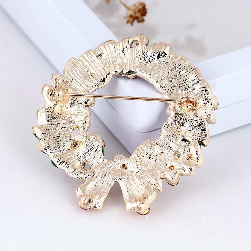 Lanhao Christmas Cartoon Leaf Wreath Brooch Pin XZ4575