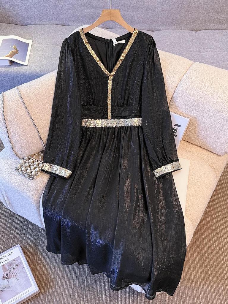 Plus Size Women's French Retro V-neck Dress: Stylish Waist-Cinching Little Black Dress for Spring & Autumn (130-350 jin)