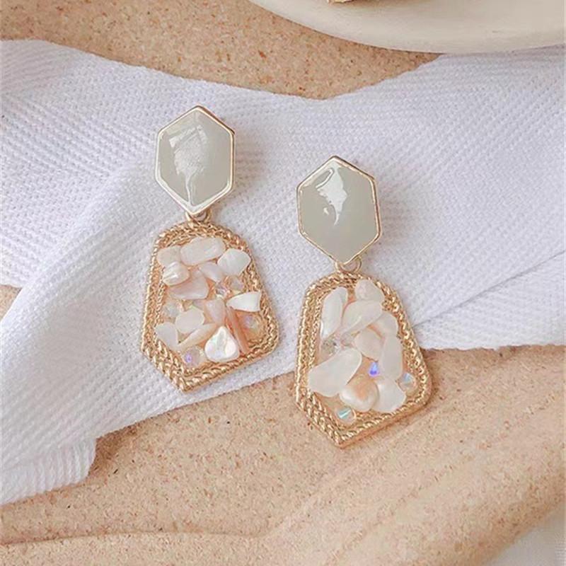 

Avocado Green Baroque Crystal Earrings Vintage Dainty Drop Earrings Minimalist Royalcore Jewelry Gift for Her білий