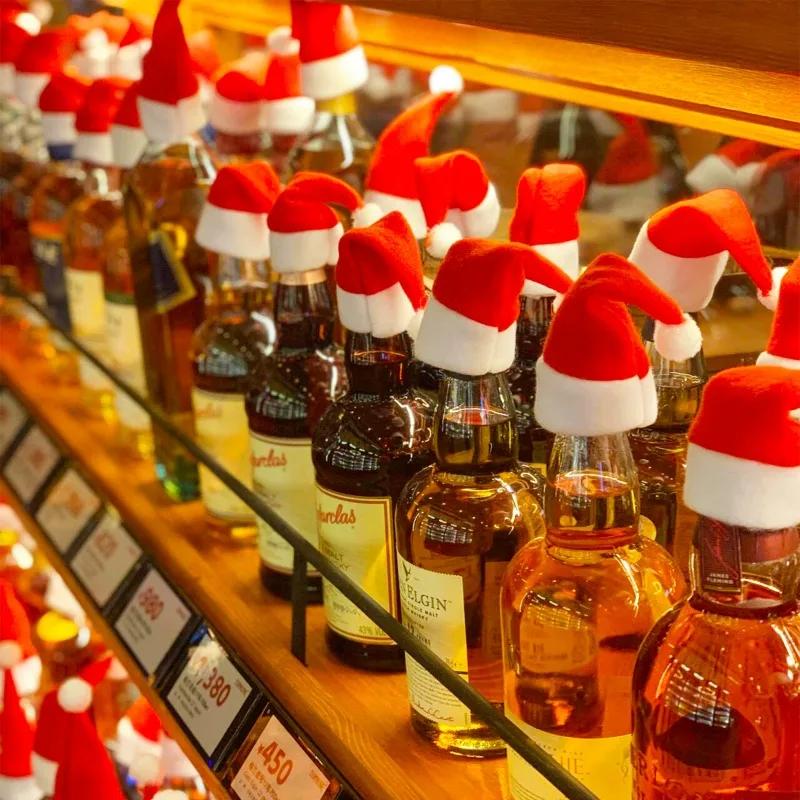 Wholesale Mini Santa Hats Creative Xmas Wine Bottle Cover Christmas Pompom Hat for Bottle Cup Decor Holiday Table Decor Supplies