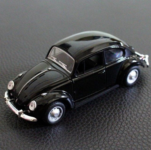 Maßstab 1:36 Druckguss-Metall Rückziehmotor Auto Vorwärtsantrieb Automodell Spielzeug Weihnachts- und Geburtstagsgeschenke für Kinder black