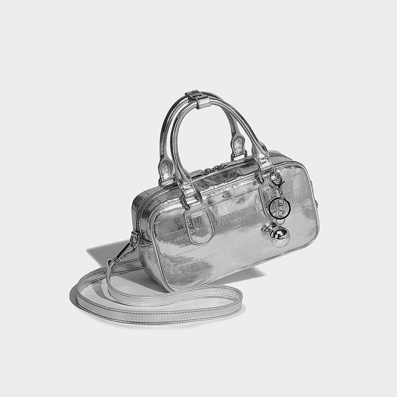 

Silver High-End Handheld Small Square Bag for Women 2024 New Fashion Versatile Boston Pillow Bag Single Shoulder Crossbody Bag срібний