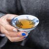 Japanischer Stil Blau und Weiß Douli Tasse Fabrik Direktverkauf Dehua Weißes Porzellan Kleine Verkostungstasse Hochbeinige Teeschale Retro S