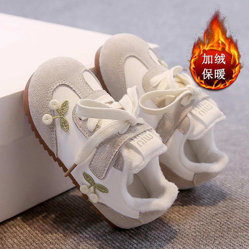 

Girls velvet Forrest Gump shoes 2025 autumn and winter new children s sports shoes foreign style two cotton German training shoes casual cotton shoes 23-25 yards one hand shot 3 pairs