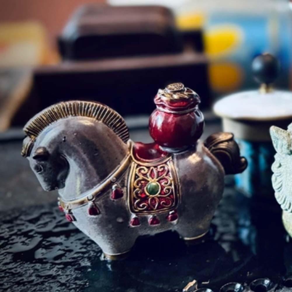 The Tea Favors Tea Pet Horse Sculpture Rotatable High Temperatures Resin Foal Statue Wealth Display Chinese Style