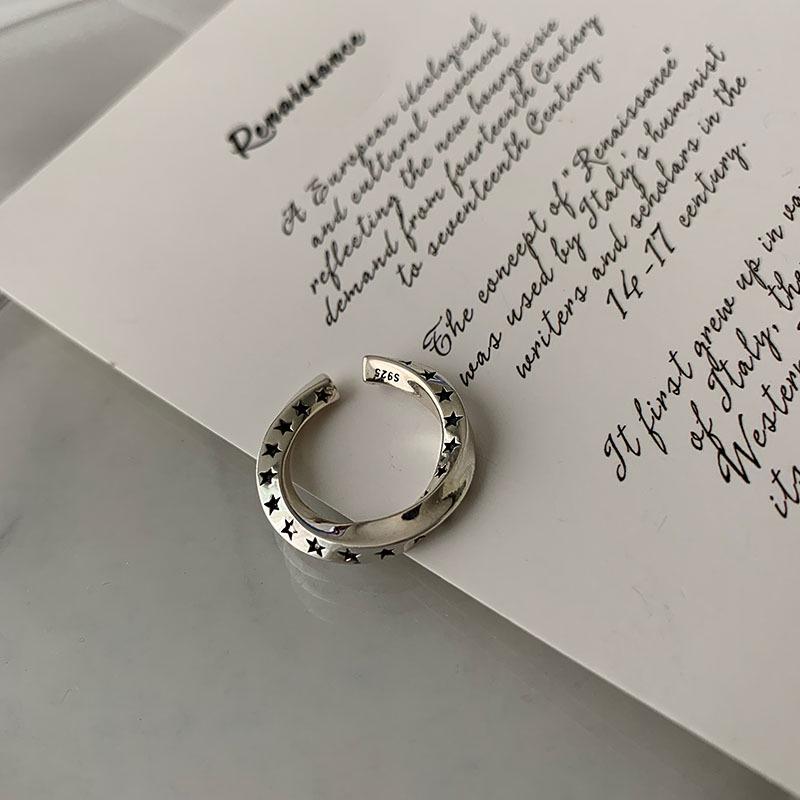 Mobius Star Knot Ring: Fashionable Irregular Braid Design