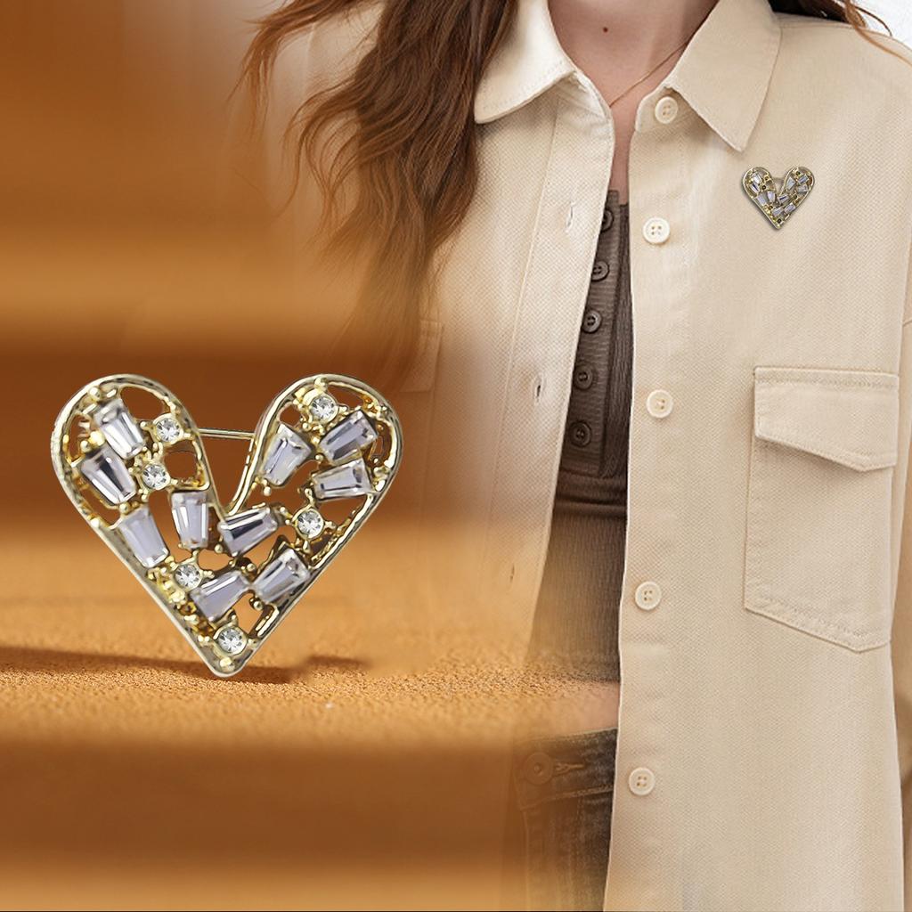 New Fashion Light Luxury High Sense of Love Simple and Versatile Mini Anti-light Small Brooch Clothing Accessories Wholesale