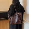 High-End Autumn Leather Tote Bag: Large Capacity, Simple Design Shoulder Bag for Commuting