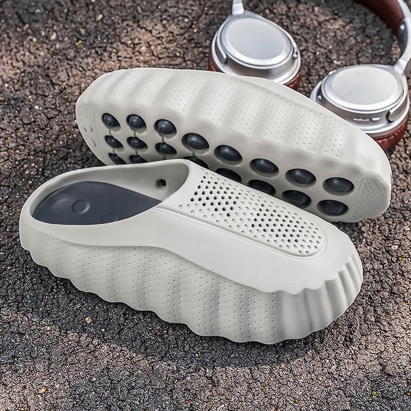 Men's Breathable Closed-Toe Summer Sport Slippers with Soft Sole and Foot Massage Feature