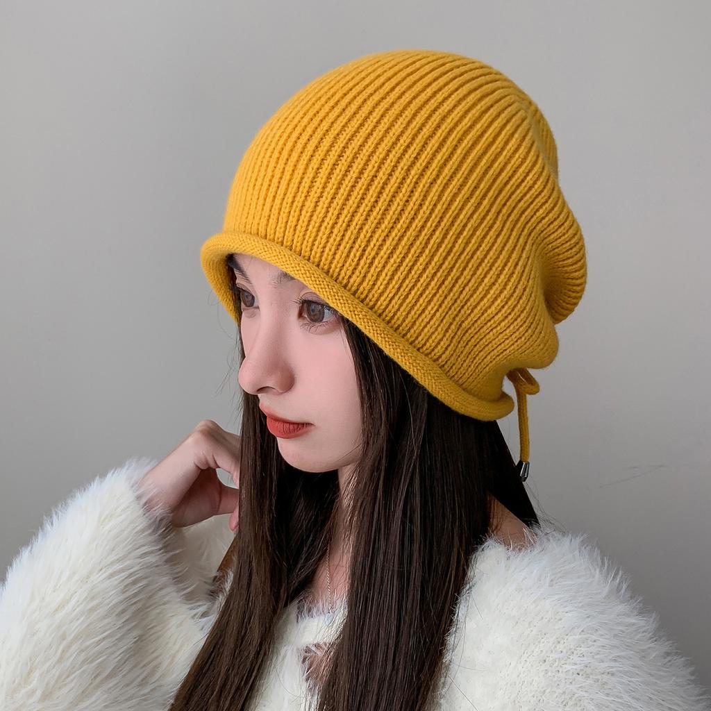 Herbst- und Winter Damen Ohrenschutz Warm und Modisch Kleine Wollzehenkappe mit Befestigung Unifarben Gestrickte Mütze