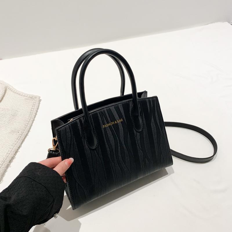 

Красная роскошная PU сумка через плечо Новая женская сумка на плечо с текстурой высокого уровня на молнии Элегантная для поездок на работу, для вечеринок, женская сумочка, тренд