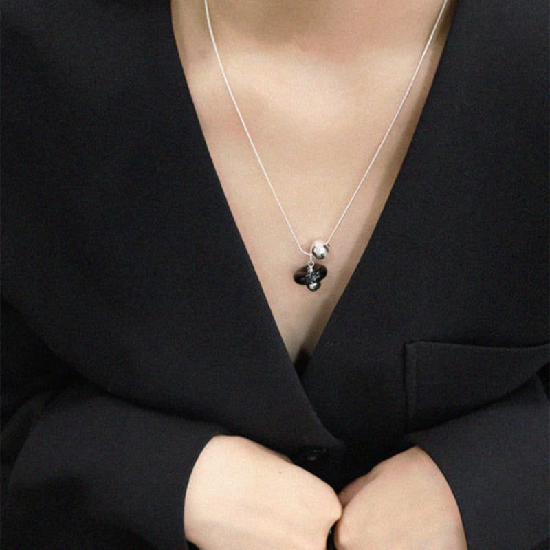 APIOH PLANET NECKLACE