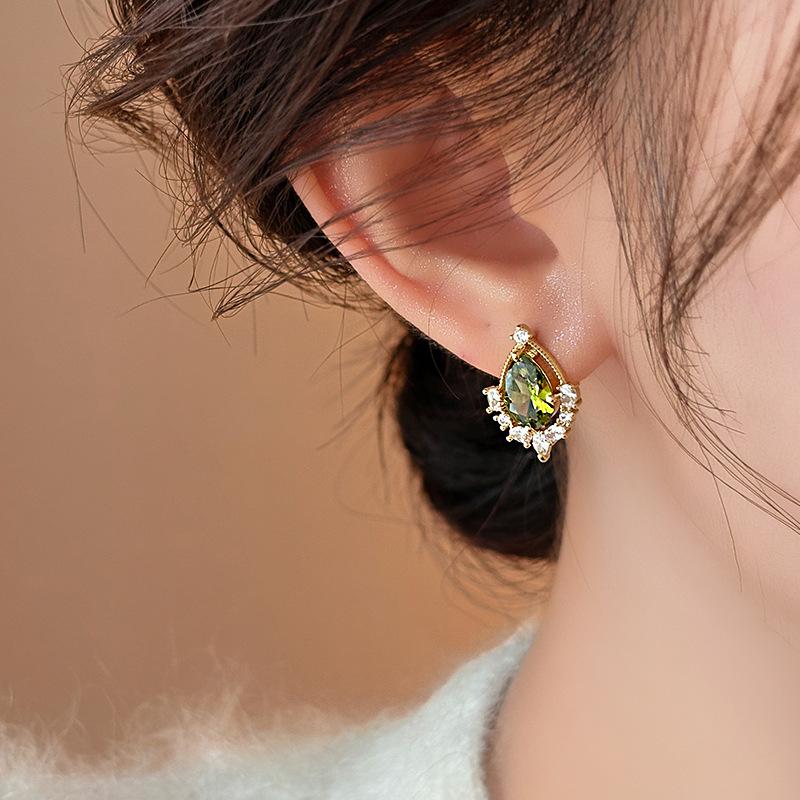 Water drop earrings Fashion exquisite earrings Light luxury High sense Versatile temperament earrings Women