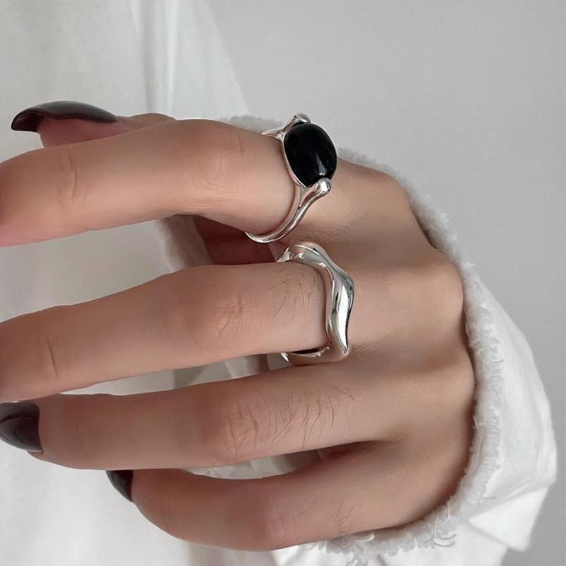 Trendy Black Adjustable Onyx Ring For Women Minimalist Chic Unique Geometric Style