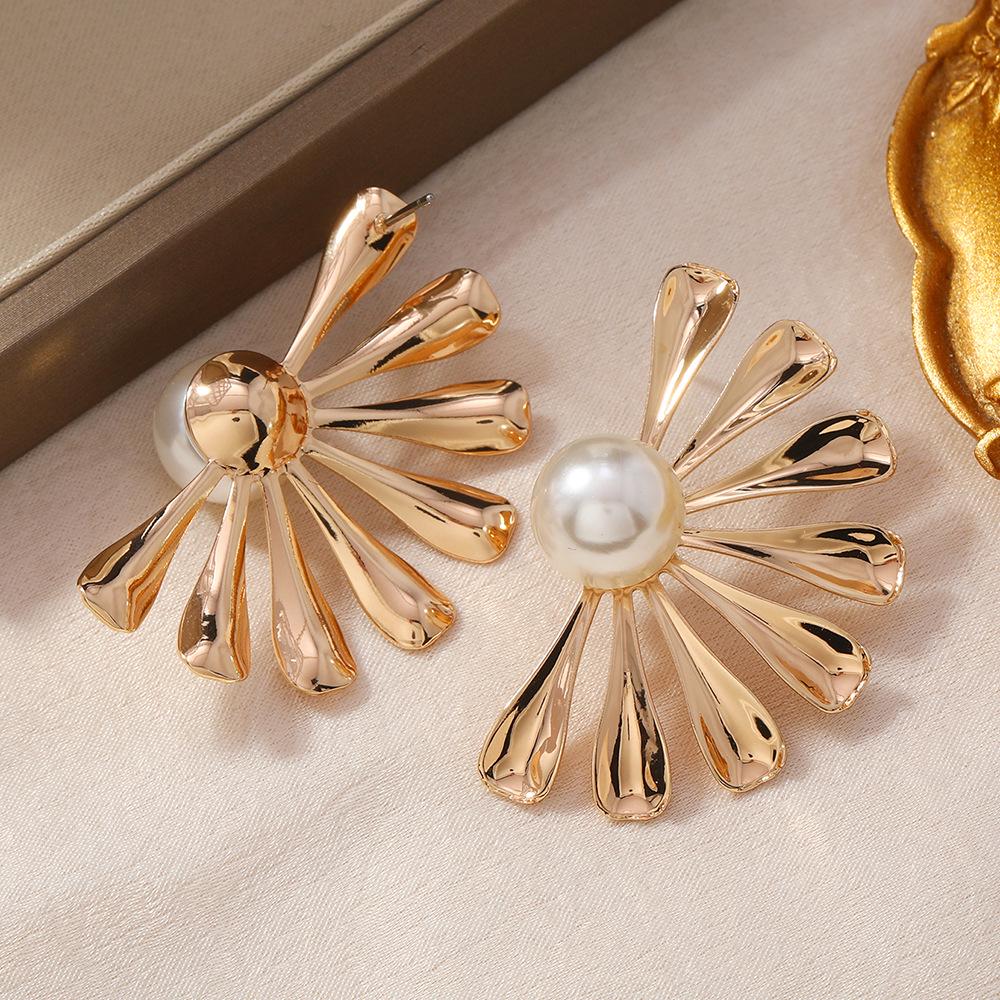 European-American Retro Geometric Wave Pattern Earrings