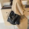 IELGY Niche Design Underarm Bag Simple Casual All-Match Chain Shoulder Messenger Bucket Bag
