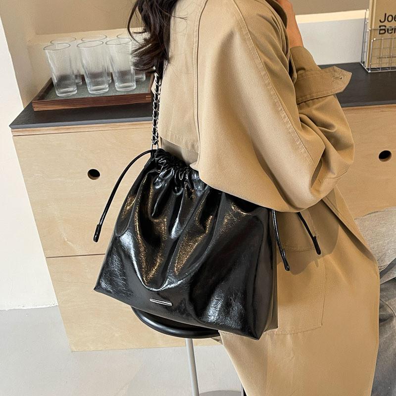 IELGY Niche Design Underarm Bag Simple Casual All-Match Chain Shoulder Messenger Bucket Bag