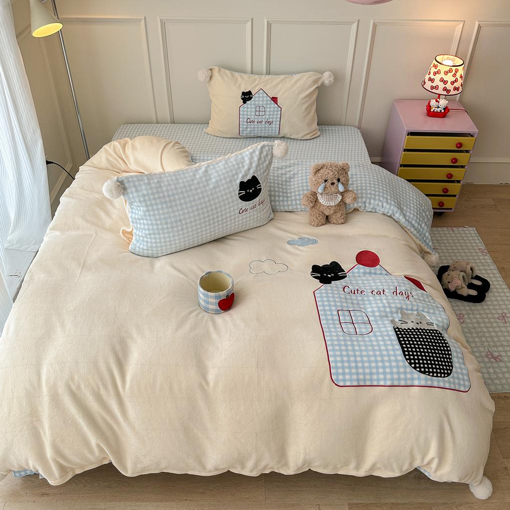 New Milk Velvet Autumn Winter Warm Bedding Set Soft Cartoon Pattern Embroidered Duvet Cover Sheet Pillowcases High End Bed Set
