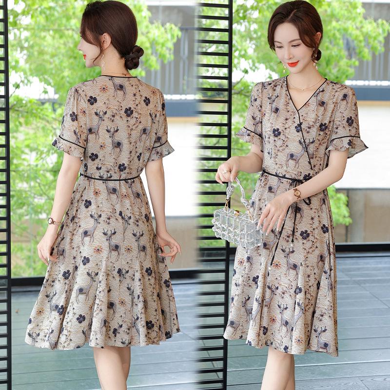 Elegant Summer Dress for Middle-aged Women: Stylish and Age-reducing 2026 Skirt