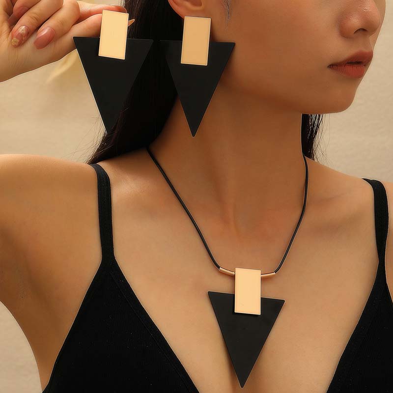 Exaggerated Large Triangle Pendant Necklace Earrings Set for Women Vintage Black PU Rope Adjustable Chain Necklace Jewelry