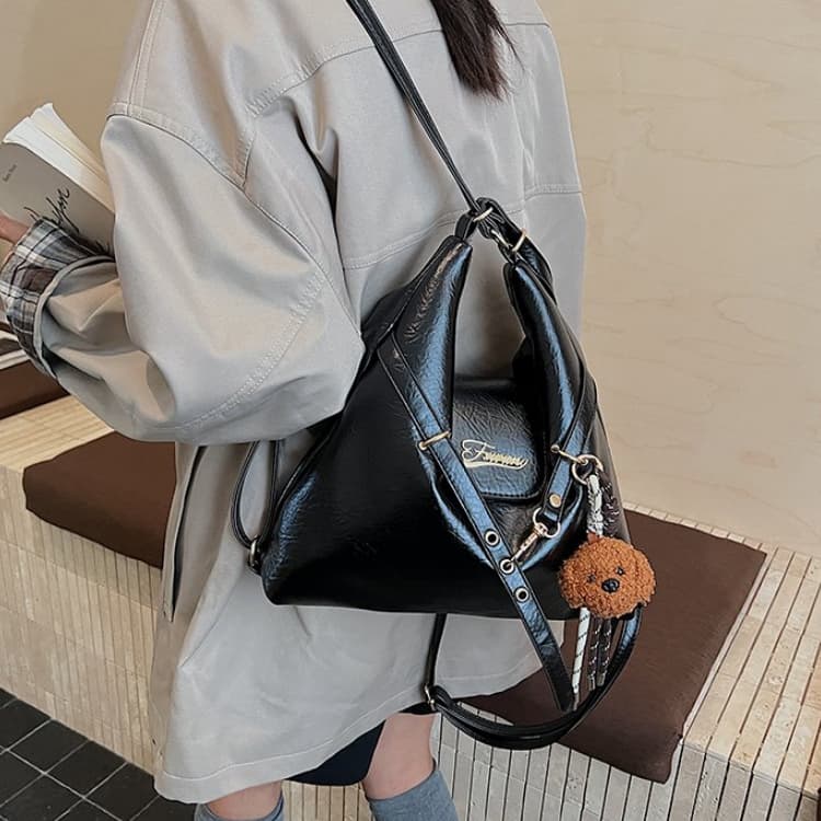 Portable casual handbag for short trips with one shoulder