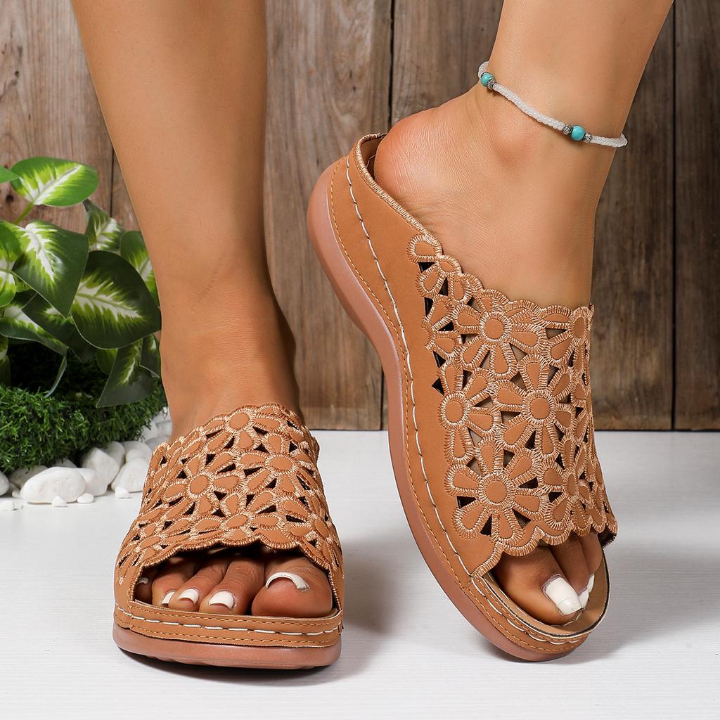 Außenhandel Übergröße Keilabsatz Coole Hausschuhe Hohlblume Fischmaul Zehenfrei Strandhausschuhe Leichtes Obermaterial Damen Coole Hausschuhe