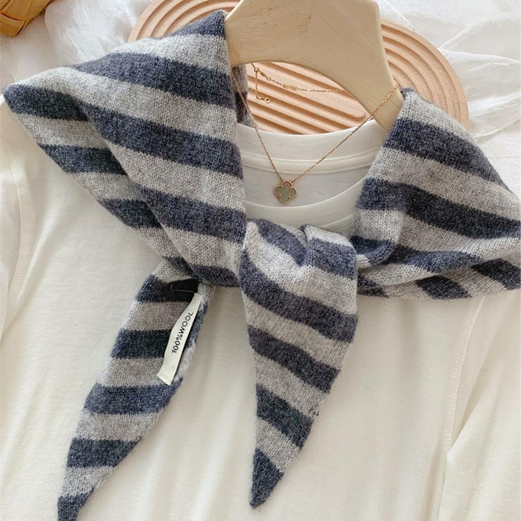 A Solid Color Wool Knitted Triangle Scarf for Women, Can Be Worn as a Fake Collar, Decorative Scarf for Air-Conditioned Rooms, Fashionable Shawl