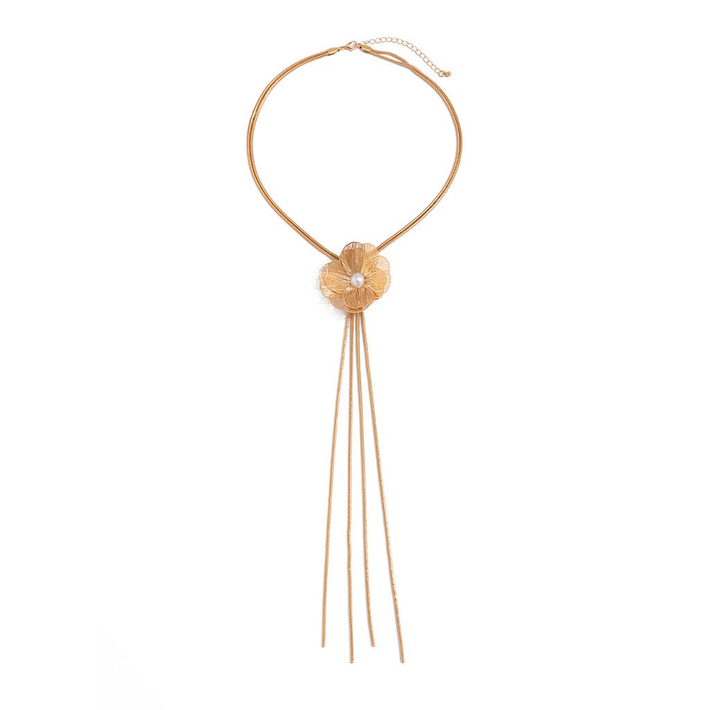 Design Sense Three-Dimensional Flower Pearl Necklace, Personalized Metal Chain Long Fringed Collarbone Necklace
