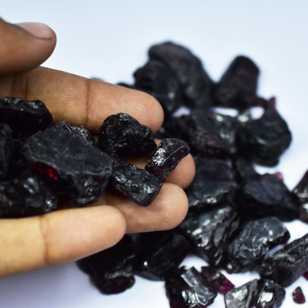 Red Garnet 142.9 Ct Natural Uncut Rough Loose Gemstone CERTIFIED Best For Craft