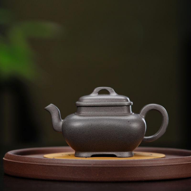 

150 мл Креативные чайники Исинской фиолетовой глины Ручной работы Чайник из сырой руды Стальной серый Секционная глина Чайник для заваривания чая Китайский чайный набор из Цзиша