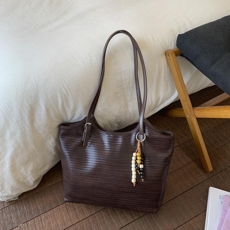 Retro bag women's large-capacity autumn new simple shoulder bag high-value texture commuter tote bag