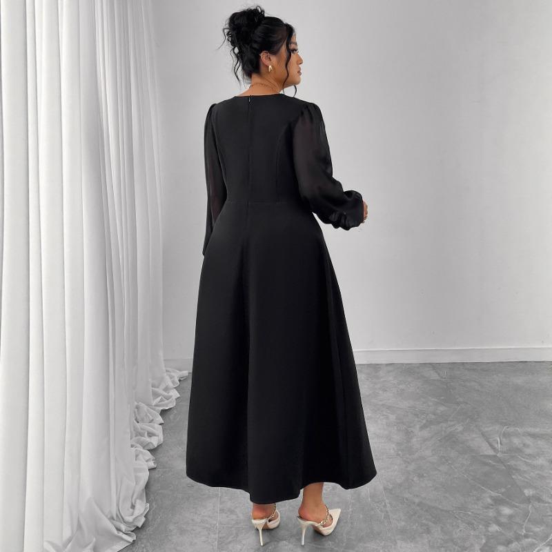 This Elegant Long Dress Features A High-waisted Pleated Design, A Square-neck Long-sleeved Plus-size Dress