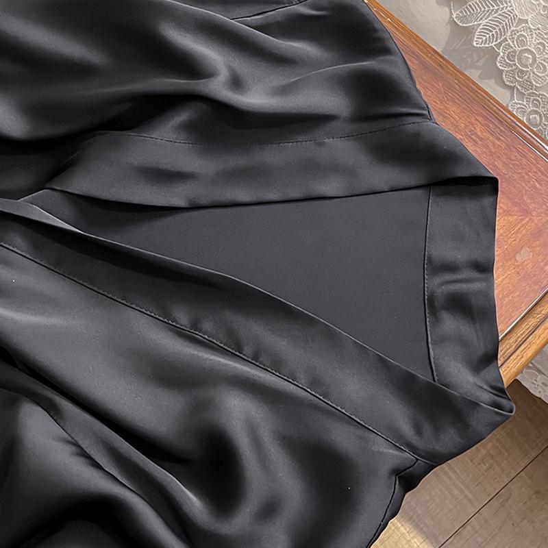 Women's Ice Silk Robe: Elegant, Sexy, and Thin Pajamas for Spring and Autumn.