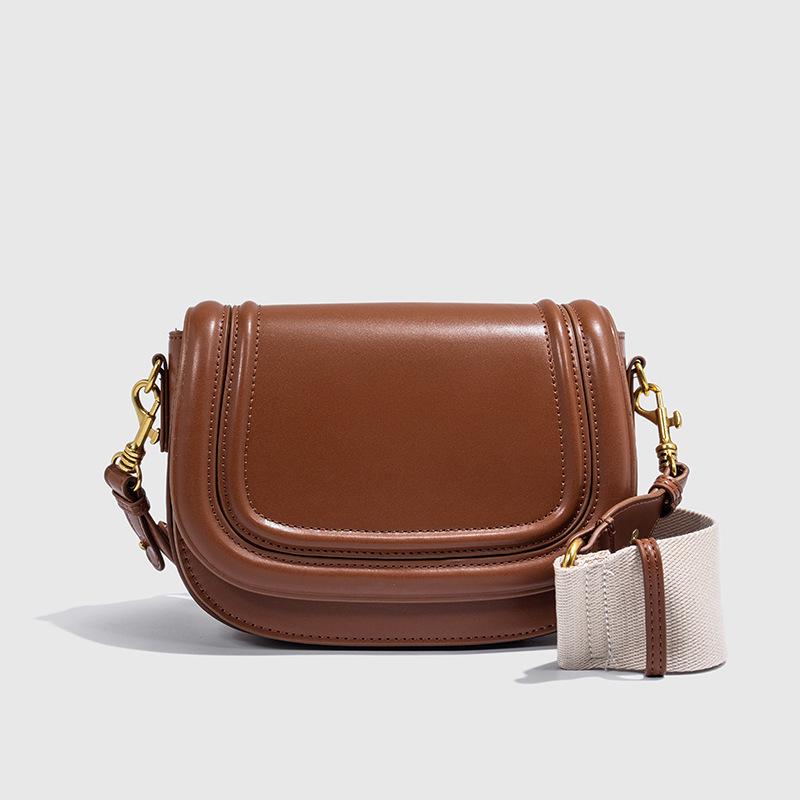 2026 New Style Spanish Women's Saddle Bag: Magnetic Flap, Stitch Detail, Versatile Single Shoulder or Crossbody