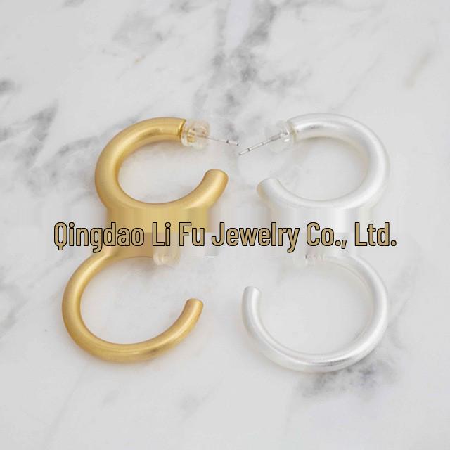 

High-End C-Shaped Brushed Metal Ear Cuffs with 925 Silver Needle Hoop Earrings