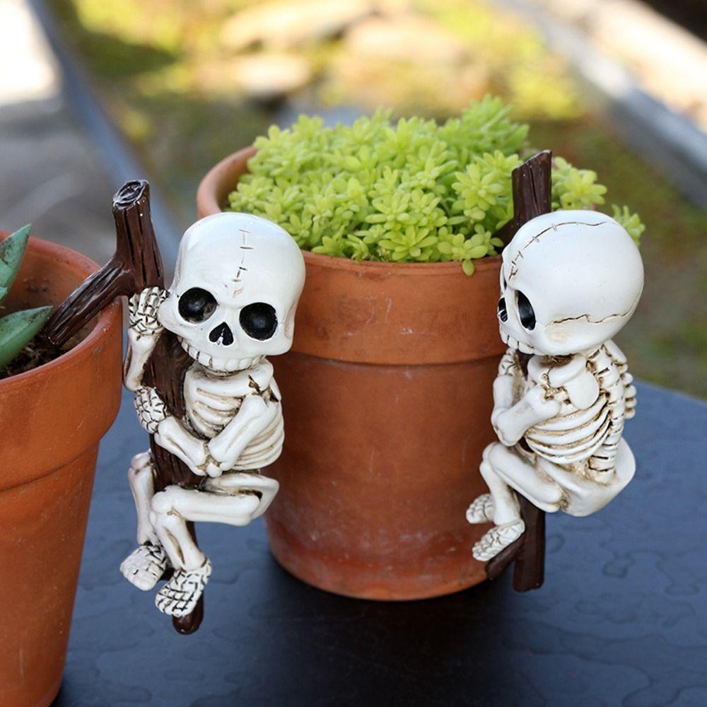 2Pcs Unique Skeleton Figurine Resin Halloween Skeleton Decor Outdoor Courtyard