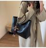 Autumn/Winter 2025 Large Capacity Retro Shoulder Tote Bag for Women