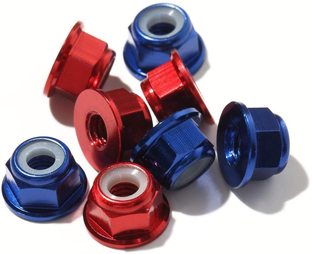Set of 8 lightweight aluminum wheel nuts (4 blue, 4 red) for Tamiya 101 scale vehicles. Includes plastic flanges. Ideal for weight reduction and