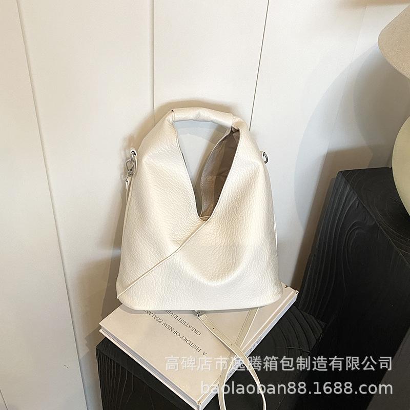 

Нова жіноча сумка 2024 осінь робоча сумка для поїздок сумка-месенджер під пахвою модна вибухова портативна сумка-тоут білий