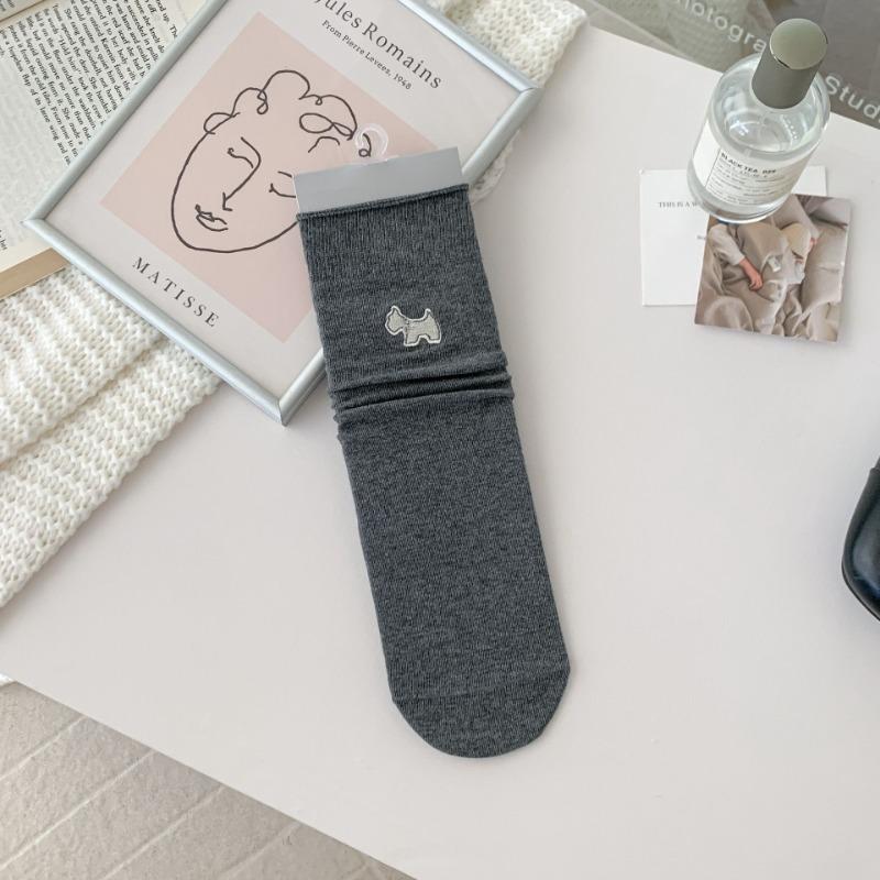 Ladies Autumn New Simple Assorted Cartoon Cute Embroidery Dog Straight Plate In The Tube Pile Socks